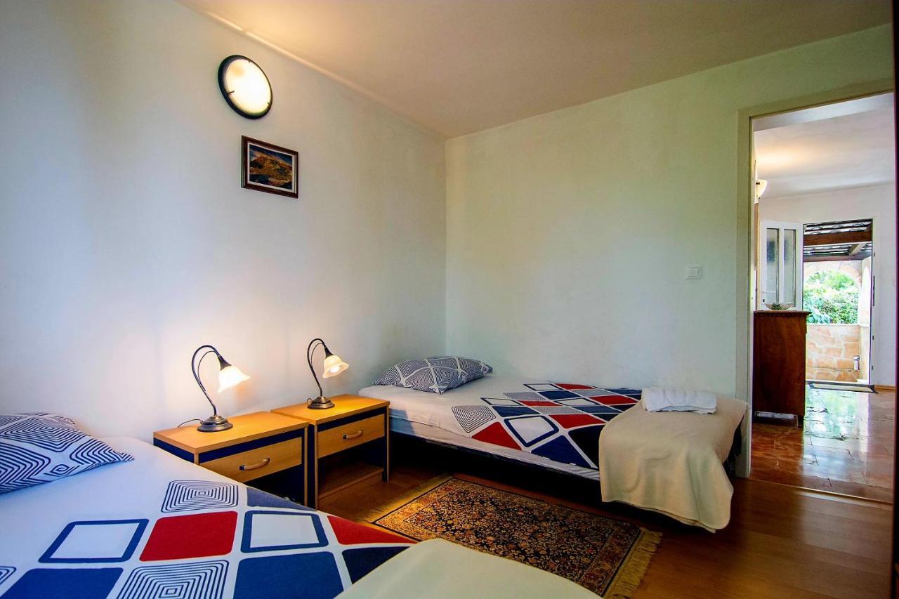 Beach House Splitska Exterior foto